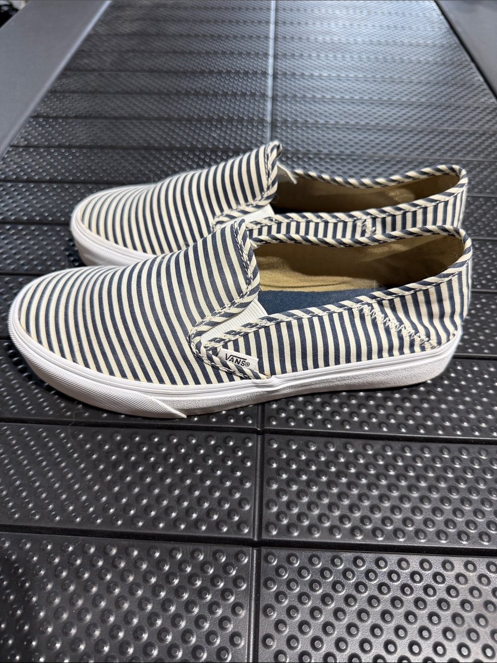 Vans slip on -SZ 9 - Picture 4 of 7